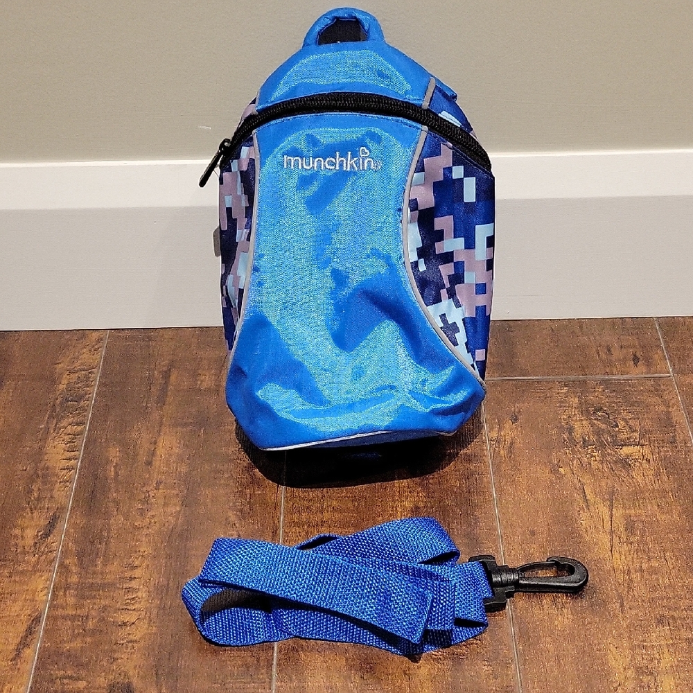 Munchkin Blue Pixel Sling Bag
